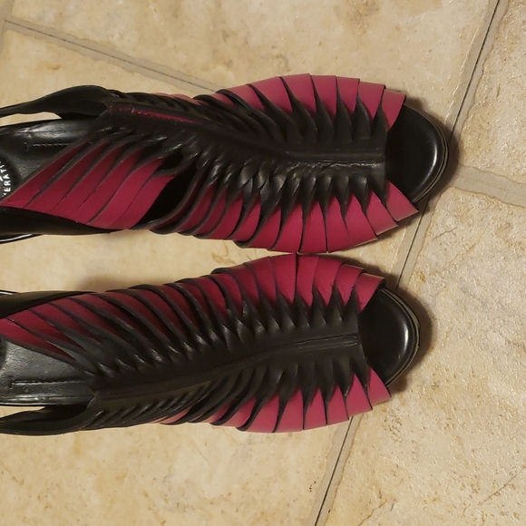 BCBG heels - Picture 3 of 7